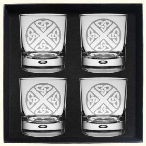Set of 4 Whiskey Glasses Engraved in the Saltare design.